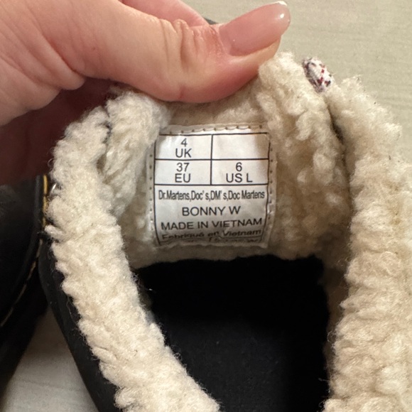 Dr. Martens Black Boots with White Fur Lining - Picture 4 of 5